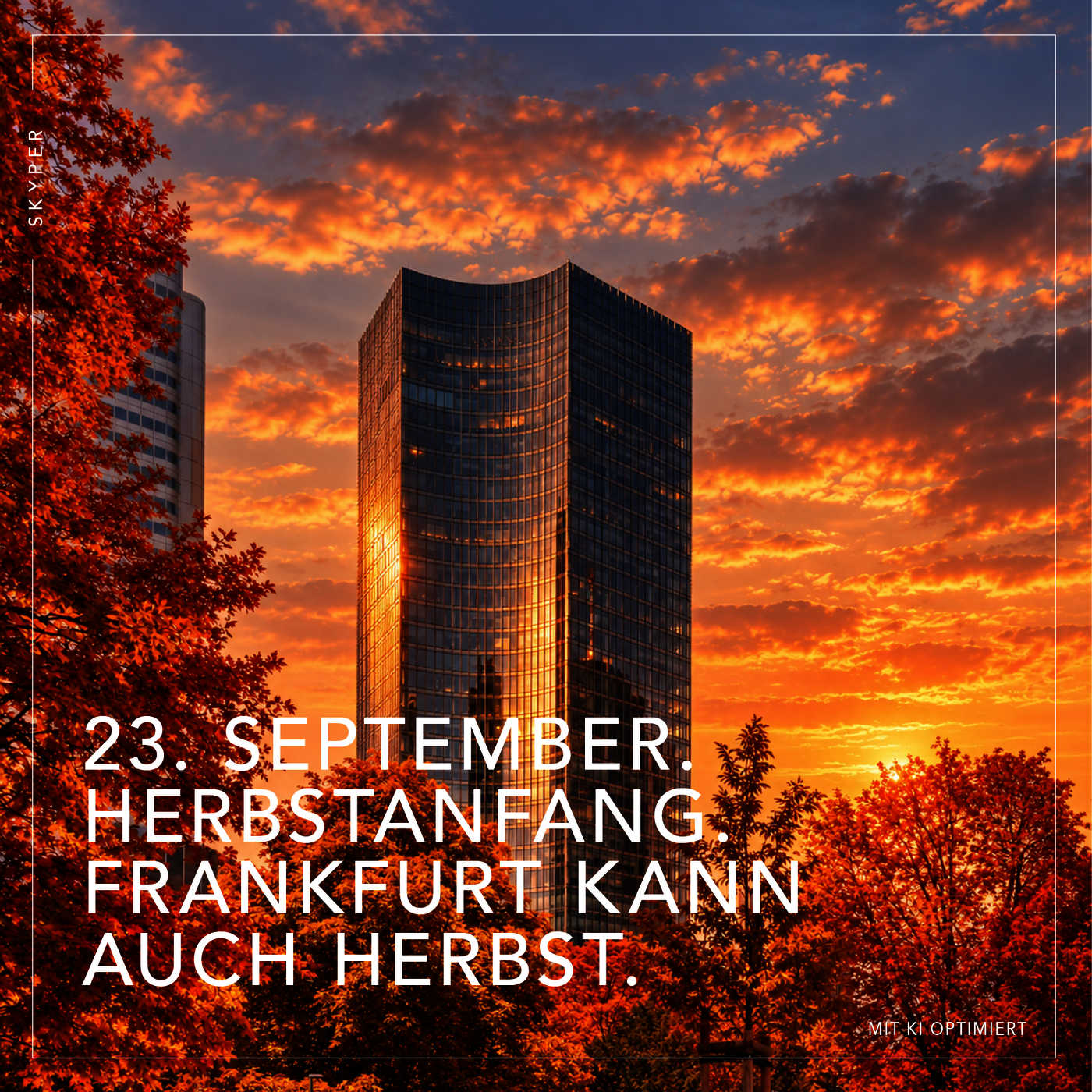 Herbstliche Skyline in Frankfurt bei Sonnenuntergang: Das SKYPER-Hochhaus spiegelt warmes Abendlicht, umgeben von orangefarbenem Herbstlaub. Im Bild steht: „23. September. Herbstanfang. Frankfurt kann auch Herbst.“